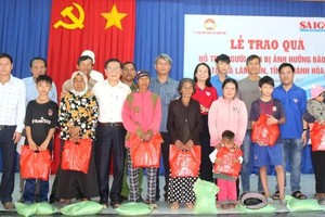 SGGP and Nhu Lan Bakery deliver aid to flood-stricken families in Khanh Hoa