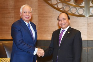 Vietnamese Prime Minister Nguyen Xuan Phuc (R) and Malaysian Prime Mininster Najib Tun Razak (Photo: VGP)