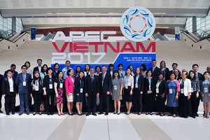 Participants in SOM 2 in Hanoi pose for a photo (Photo: VNA)