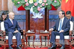 Vietnamese President Tran Dai Quang receives Mexican former President Carlos Salinas de Gortari (Photo:VNA)