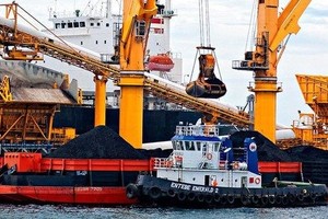 Coal is prepared for shipment at a port in Indonesia. (Photo: thejakartapost.com)