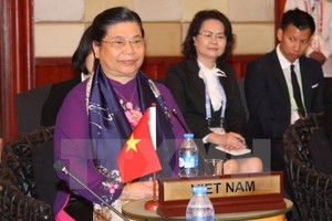 Vice Chairwoman of the National Assembly of Vietnam Tong Thi Phong (L) (Photo: VNA)