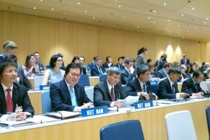 Vietnamese Ambassador Duong Chi Dung (the second from left) becomes Chairman of the World Intellectual Property Organization General Assembly for 2018-2019.