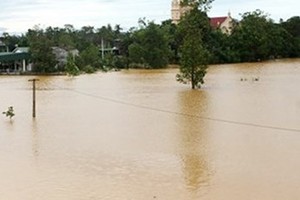 Flood and downpour isolate areas of the central provinces