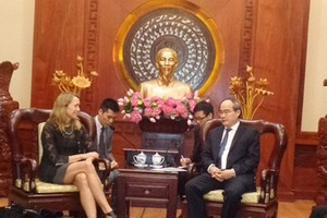 Secretary of the Ho Chi Minh City Party Committee Nguyen Thien Nhan and United States Consul General in HCMC Mary Tarnowka  (Photo:VOH)