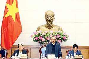 Vietnamese Prime Minister Nguyen Xuan Phuc at  a meeting about implementation of cooperation programs with Laos in 2017- 2018 (Photo:VNA)
