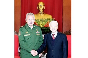 General Secretary of the Communist Party of Vietnam Nguyen Phu Trong and Minister of Defense of the Russian Federation Shoygu Sergey Kuzhugetovich 