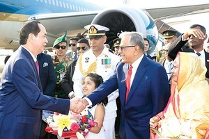 The high- ranking delegation of Vietnam visits Bangladesh (Photo:VNA)