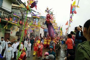 Procession of Long Chau boat (Source: baomoi.com)