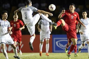 Vietnamese players control most of the match