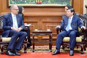 Chairman of the Ho Chi Minh City People’s Committee Nguyen Thanh Phong and Danish ambassador to Vietnam Kim Hojlund Christensen