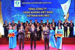 Vietnam Airlines receives the 2018 National Brand
