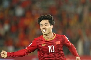 Striker Cong Phuong is voted as the best footbaler by FoxSports in match against Iraq
