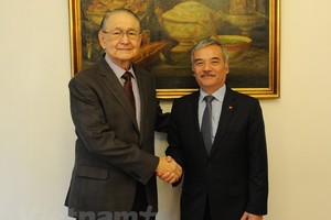 Vietnamese Ambassador to Mexico Nguyen Hoai Duong and Philippines Ambassador Demetrio R.Tuason. (Photo:VNA)