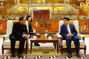 Chairman of the Hanoi People’s Committee Nguyen Duc Chung (R) and Thai Ambassador to Vietnam Tanee Sangrat (Source: VNA)   
