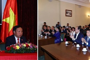 Prime Minister Nguyen Xuan Phuc at the meeting with embassy staff and representatives of Vietnamese expats in Russia (Photo: VNA)