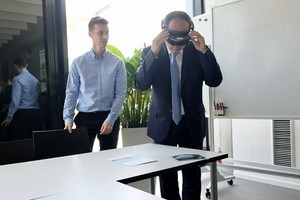 Secretary of Ho Chi Minh City Party Committee Nguyen Thien Nhan experiences some products through application of artificial intelligence