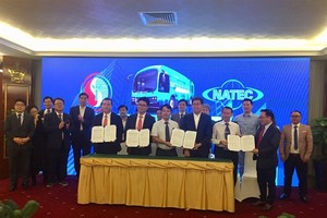 Agreements were signed between multiple parties in HCM City yesterday for setting up an electric bus rapid transit system (Photo: VNA)