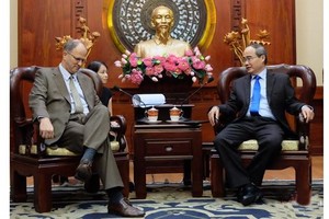 Secretary of the Ho Chi Minh City Party Committee Nguyen Thien Nhan and German Ambassador to Vietnam Christian Berger 