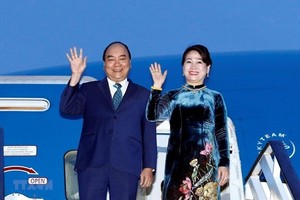 Prime Minister Nguyen Xuan Phuc and his spouse (Photo: VNA)