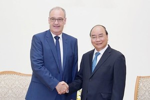 Vietnamese Prime Minister Nguyen Xuan Phuc and Minister of the Federal Department of Economic Affairs, Education and Research (EAER) of Switzerland Guy Parmelin (Photo:VGP)