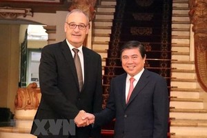 Chairman of the Ho Chi Minh City People’s Committee Nguyen Thanh Phong and Minister of the Federal Department of Economic Affairs, Education and Research (EAER) of Switzerland Guy Parmelin