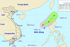 A newly- formed tropical low pressure in the East Sea (Photo: NHFC)
