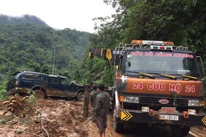 Soil and rock downslope on the Bao Loc Mountain Pass.