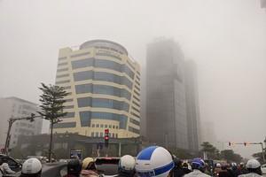 Thick blanket of fog covers in Hanoi 