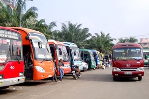 Operation suspension of over 9-seat business and tour vehicles from or to Hanoi and Ho Chi Minh City is applied from March 30 to April 15. 