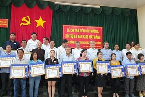 17 first households receive US$3 million compensation for Long Thanh Int’l Airport Project (photo: Vu Phong)