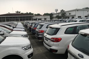 According to the General Department of Vietnam Customs, the number of imported cars in June reaches 44.5 percent compared to the last month. (Photo: Van Phuc)