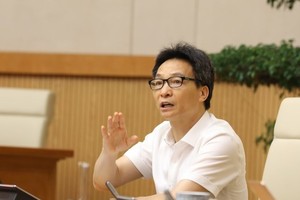Deputy Prime Minister Vu Duc Dam speaks at the meeting of the National Steering Committee for COVID-19 Prevention and Control in Hanoi on August 9 (Photo: VNA)
