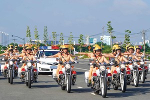  City’s traffic policewomen team parades on street