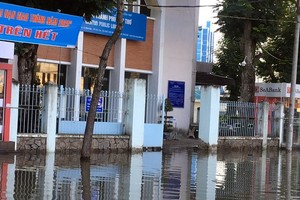  Can Tho city looks like river due to high tide