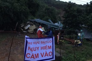 A landslide occurs in Chu Quang Mountain in Hoa Phong Commune, Krong Bong District, the Central Highlands province of Dak Lak