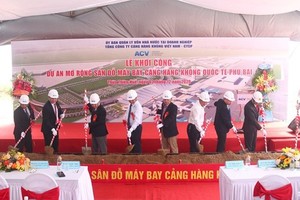 The groundbreaking ceremony of apron expansion project at Phu Bai Airport (Photo: AVG)