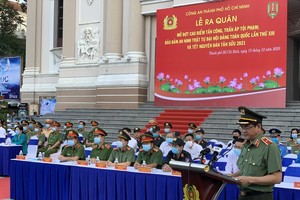 Senior Colonel Le Hong Nam speaks at the launching ceremony. (Photo: Chi Thach)