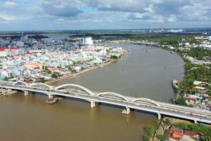Vehicles are allowed to travel through Quang Trung Bridge 
