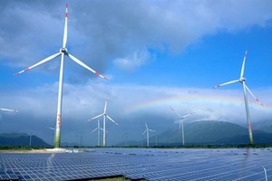 The wind and solar power plant project in Loi Hai and Bac Phong communes of Thuan Bac district has been carried out quickly thanks to support from Ninh Thuan province's authorities (Photo: VNA)