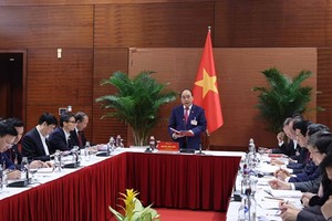 Prime Minister Nguyen Xuan Phuc speaks at the permanent Cabinet meeting. (Photo: VNA)