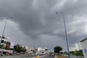Downpours, blustery winds to hit whole country on holidays