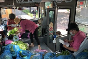 HCMC launches “mobile markets” on buses