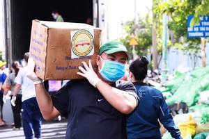 HCMC establishes center for essential goods reception, delivery support