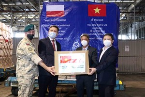 Vietnam received medical supplies from Poland