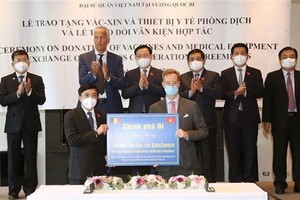 Overseas Vietnamese, int’l friends make contributions to vaccine coverage goal