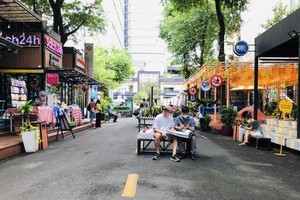 HCMC Book Street reopens after social distancing 