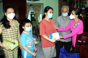 HCMC maintains caring for lonely elderly, orphaned children due to Covid-19