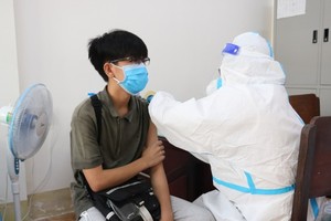 Hau Giang, Ca Mau begin Covid-19 vaccination for children from 12 to under 18