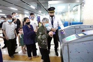 Cat Linh-Ha Dong metro trains carry 25,680 passengers on first day of operation